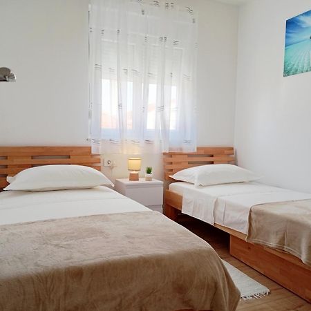 Apartments Villa Odesa With Shared Pool Zadar Exterior foto