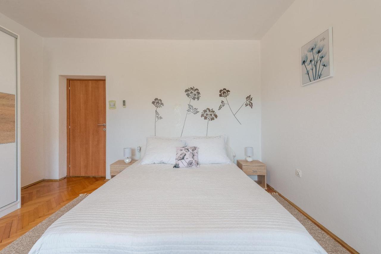 Apartments Villa Odesa With Shared Pool Zadar Exterior foto