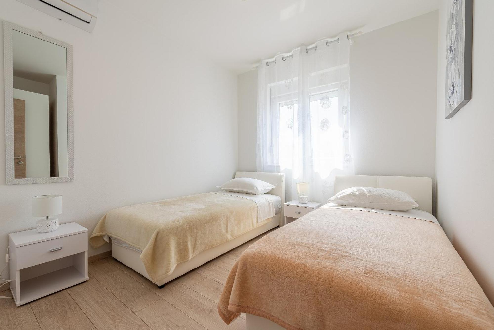 Apartments Villa Odesa With Shared Pool Zadar Exterior foto