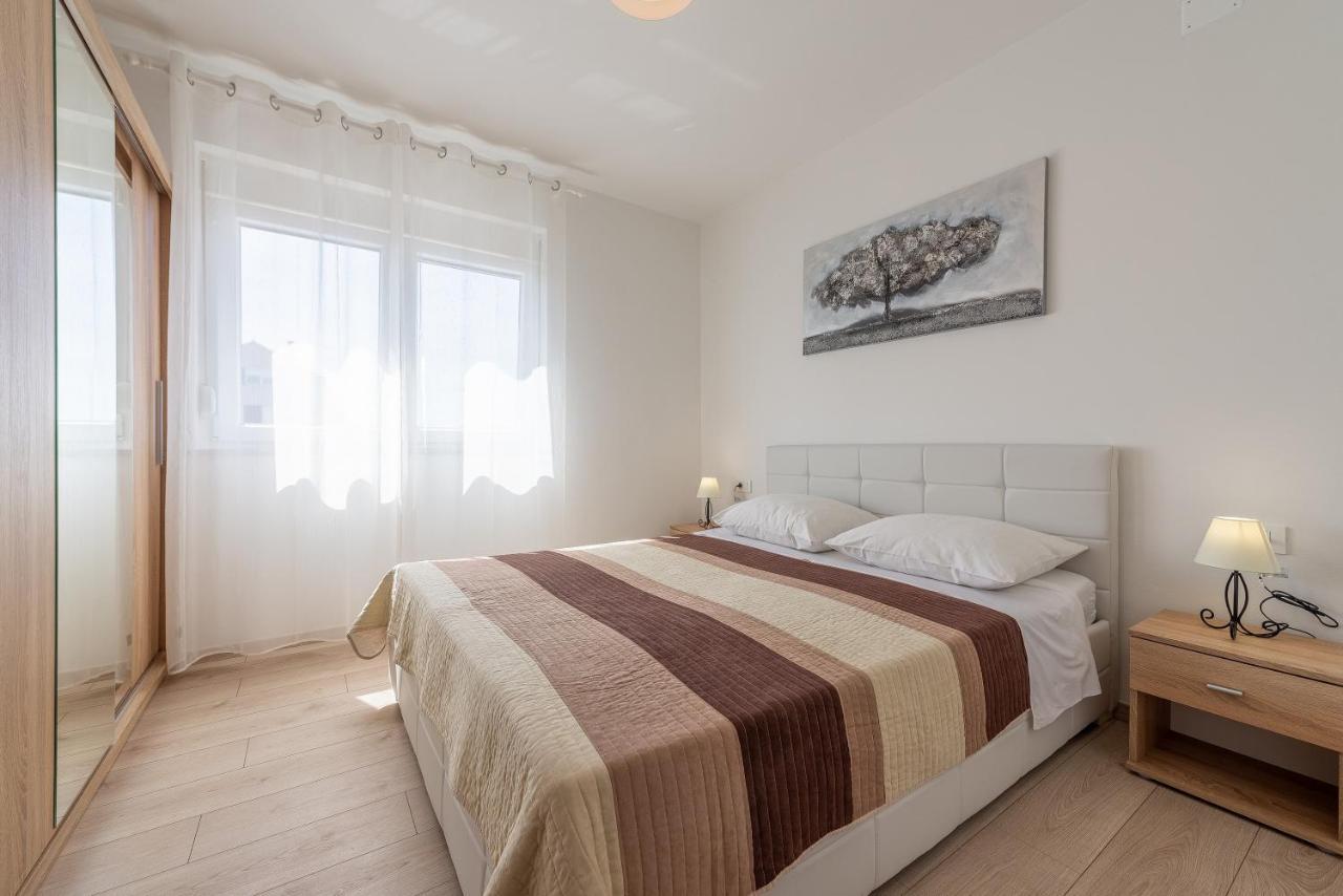 Apartments Villa Odesa With Shared Pool Zadar Exterior foto