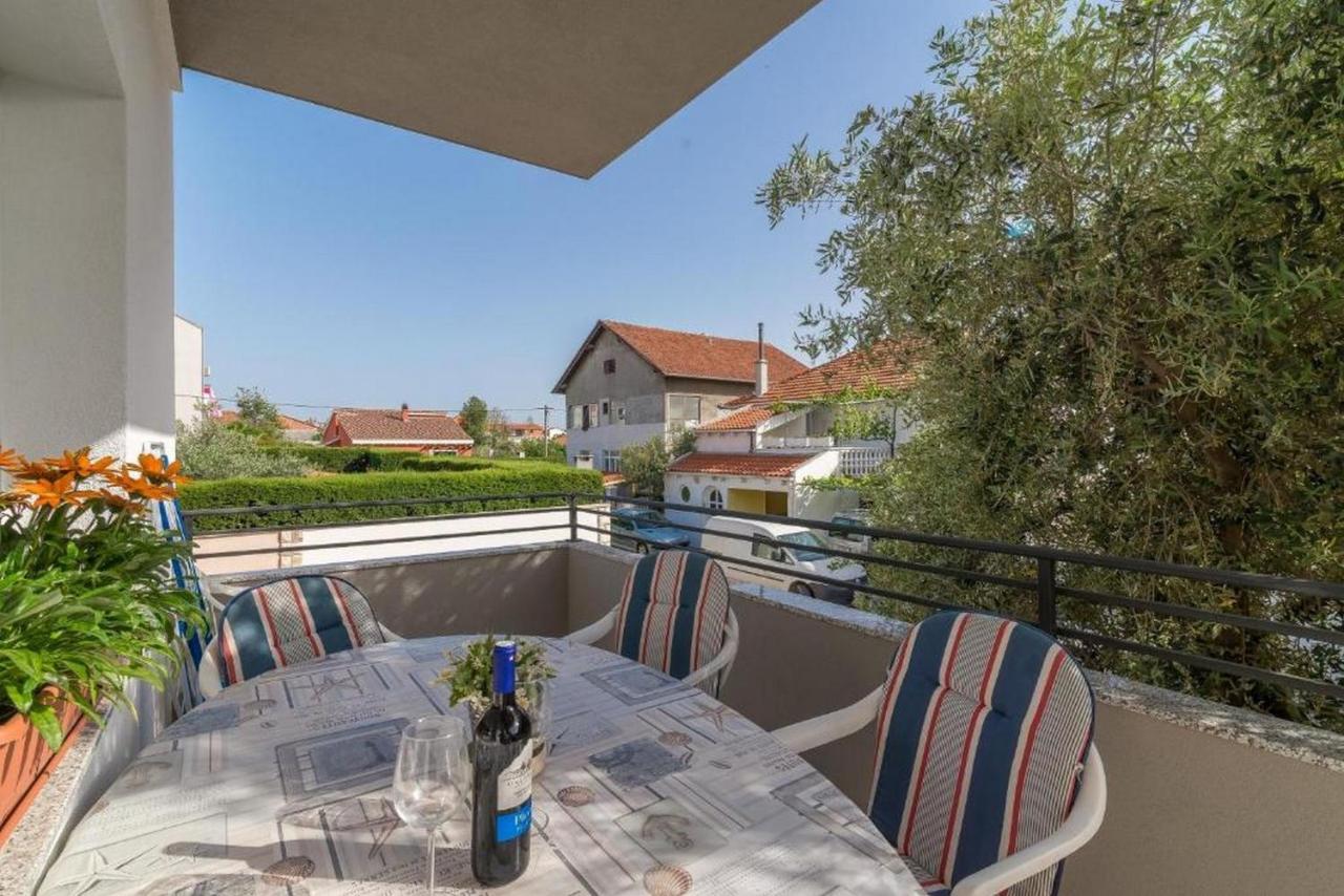 Apartments Villa Odesa With Shared Pool Zadar Exterior foto