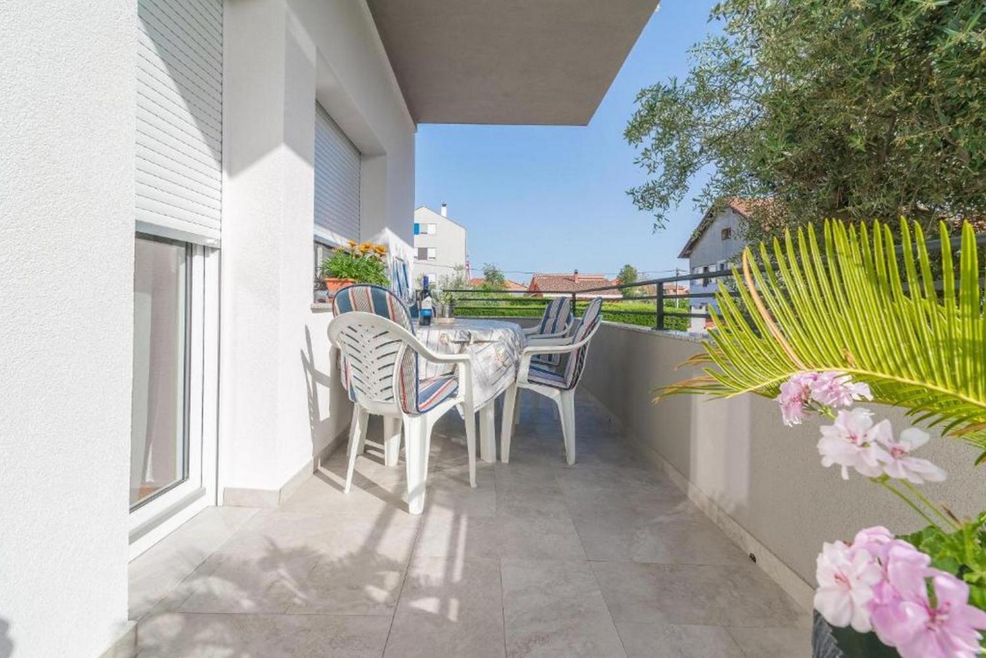 Apartments Villa Odesa With Shared Pool Zadar Zimmer foto