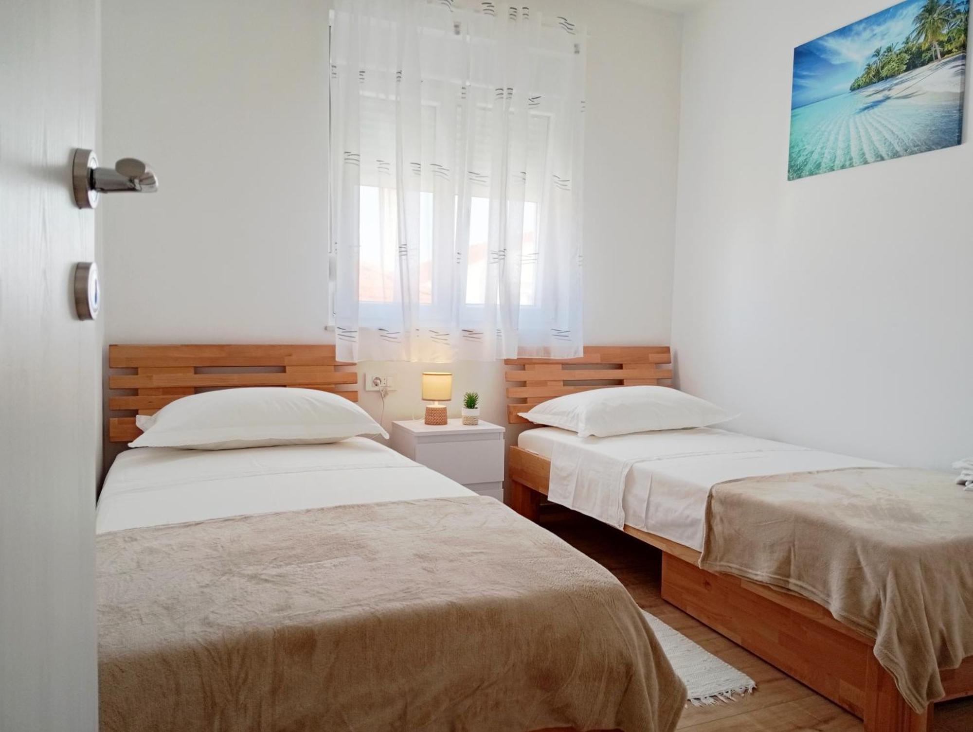 Apartments Villa Odesa With Shared Pool Zadar Exterior foto