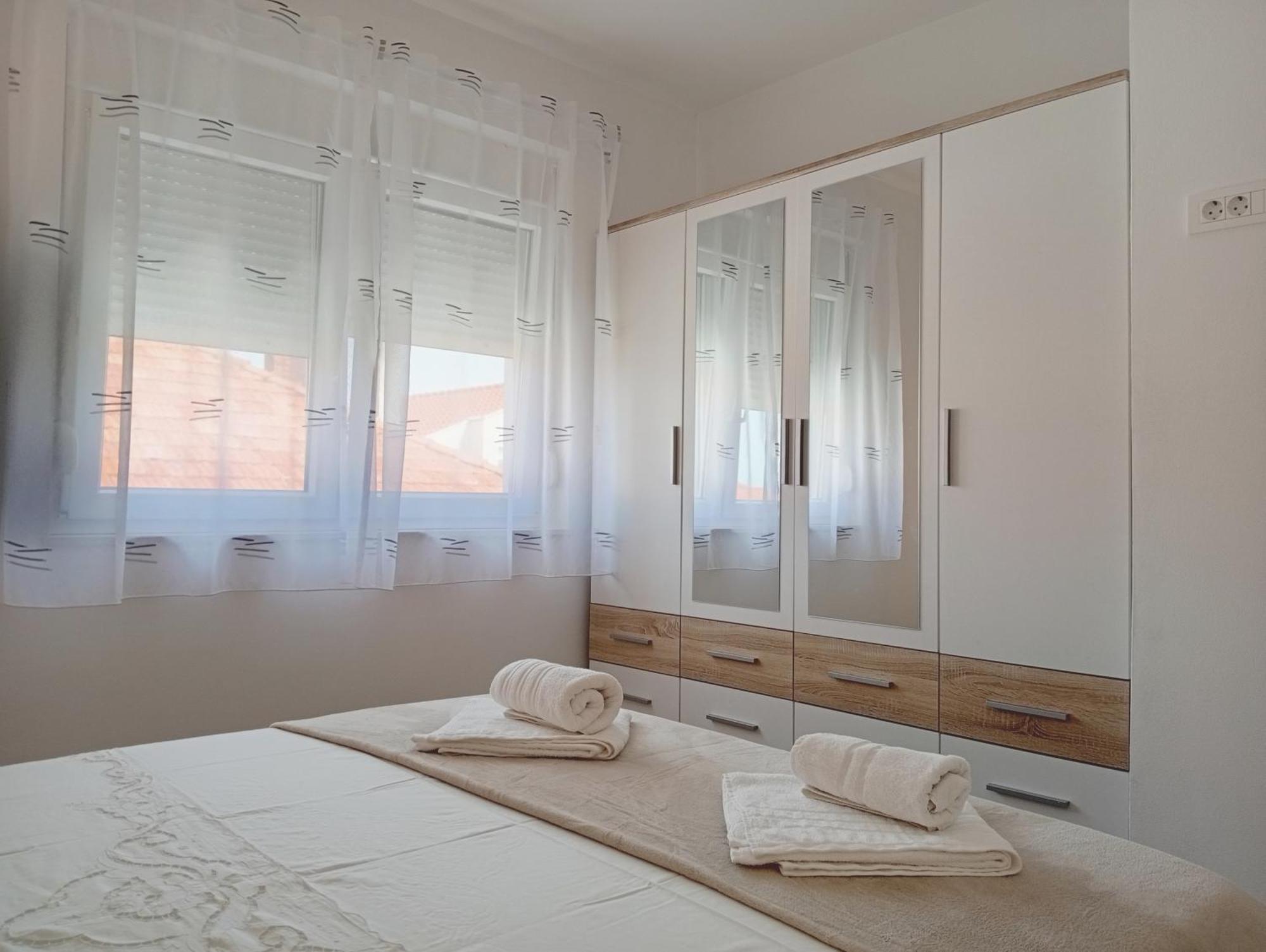 Apartments Villa Odesa With Shared Pool Zadar Exterior foto
