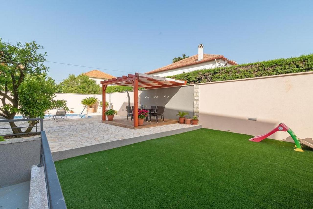Apartments Villa Odesa With Shared Pool Zadar Exterior foto